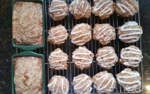 pumpkin-muffins-easy-fall-filled-pumpkin-bread-or-muffins