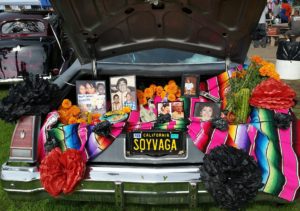 Dia de los Muertos - La Colonia Park - Altar in Vintage Car