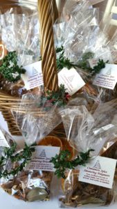 Cinnamon Spice Simmering Potpourri - The perfect hostess gift or stocking stuffer!